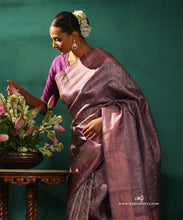 Load image into Gallery viewer, Old Lavender Pure Silk Kanjivarm Saree With All Over Antique Zari Braocade Weave