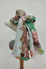 Load image into Gallery viewer, Grey Bloom field Scarf