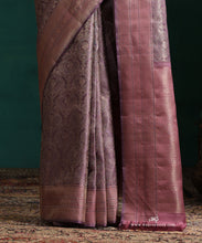 Load image into Gallery viewer, Old Lavender Pure Silk Kanjivarm Saree With All Over Antique Zari Braocade Weave
